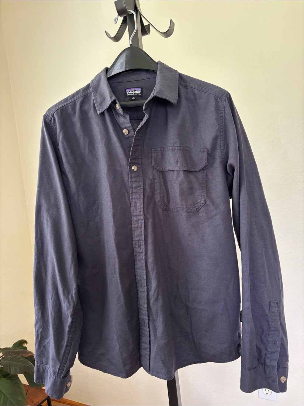 Patagonia Men's Button-Down Shirt in Dark Blue